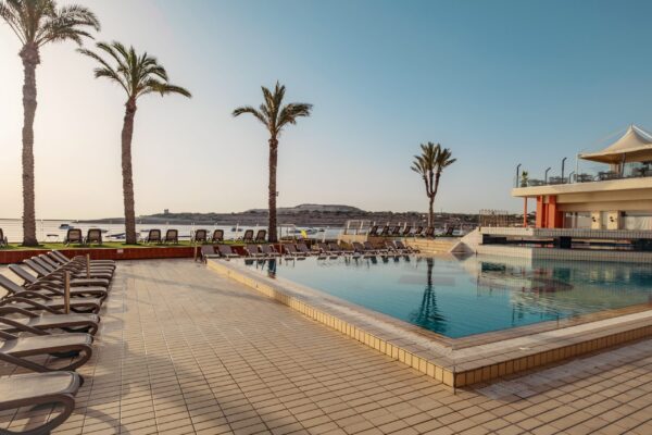 qawra-hotel-pooldeck