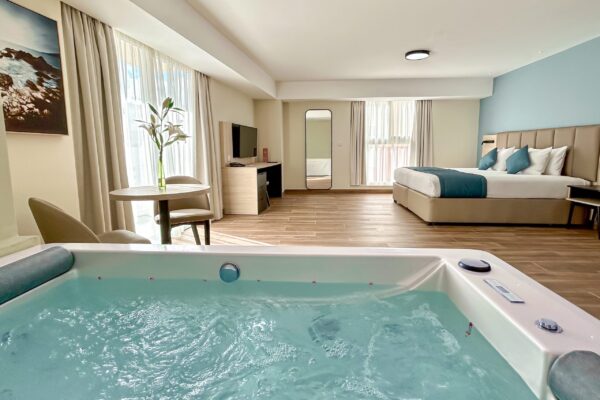 qawra-hotel-room-hottub